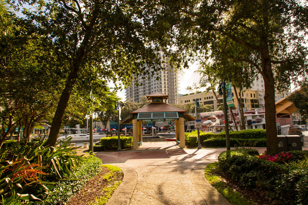 Huizenga Plaza15