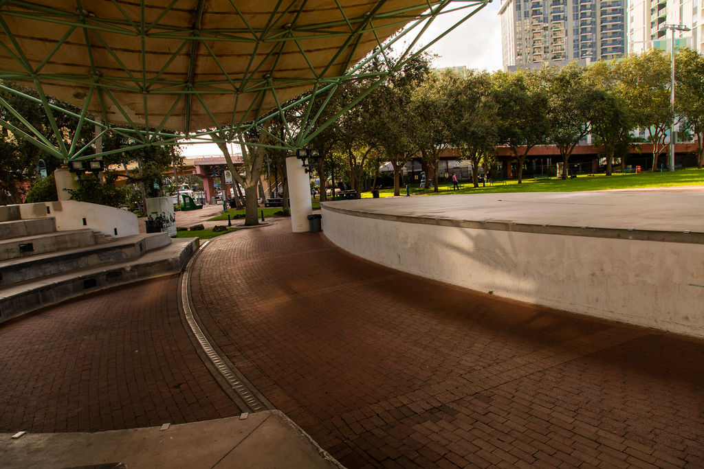 Huizenga Plaza17